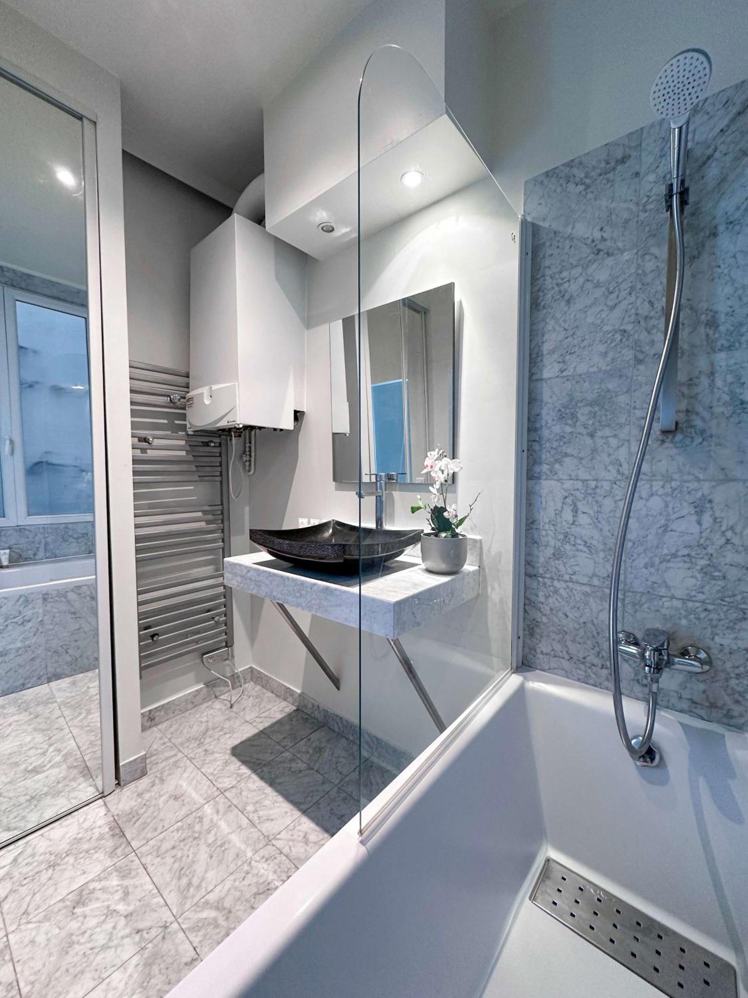 Apartment Unique At The Bourse